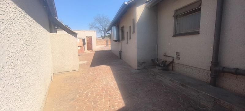 4 Bedroom Property for Sale in Witpoortjie Gauteng