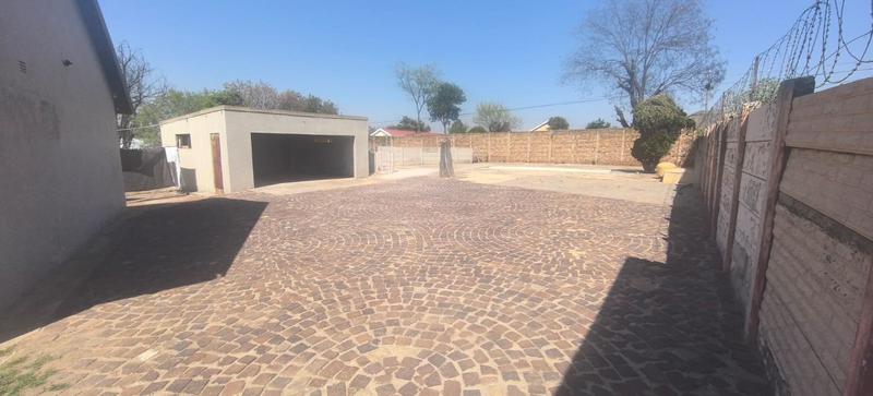 4 Bedroom Property for Sale in Witpoortjie Gauteng
