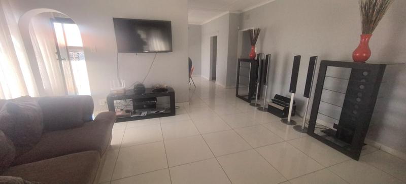 4 Bedroom Property for Sale in Witpoortjie Gauteng