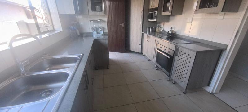 4 Bedroom Property for Sale in Witpoortjie Gauteng