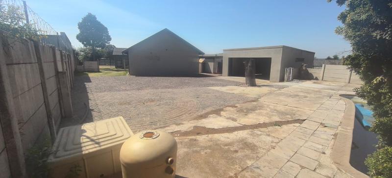 4 Bedroom Property for Sale in Witpoortjie Gauteng