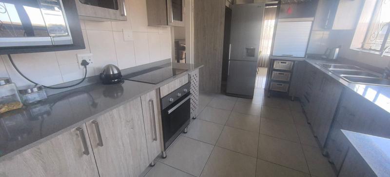 4 Bedroom Property for Sale in Witpoortjie Gauteng