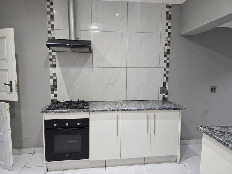 To Let 4 Bedroom Property for Rent in Glen Marais Gauteng
