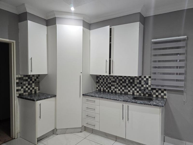 To Let 4 Bedroom Property for Rent in Glen Marais Gauteng