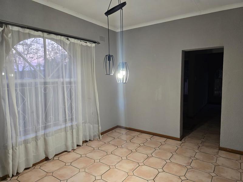 To Let 4 Bedroom Property for Rent in Glen Marais Gauteng