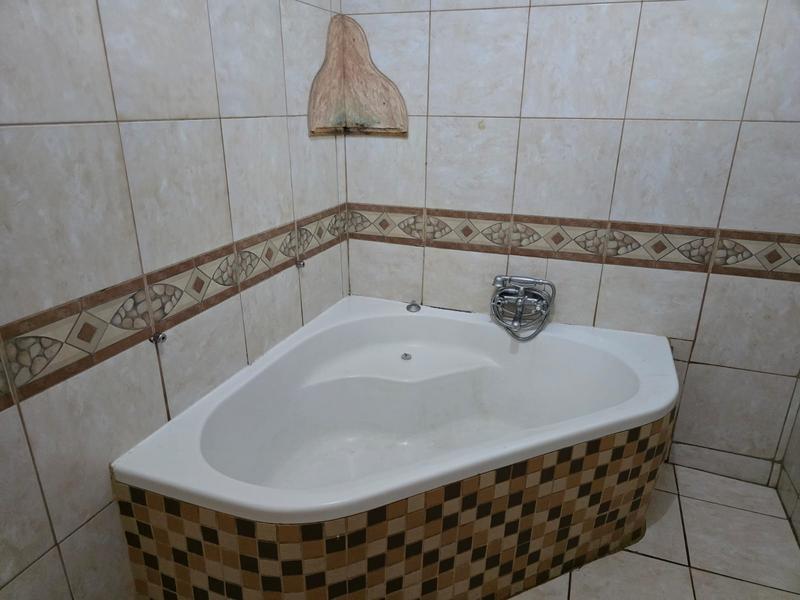 To Let 4 Bedroom Property for Rent in Glen Marais Gauteng