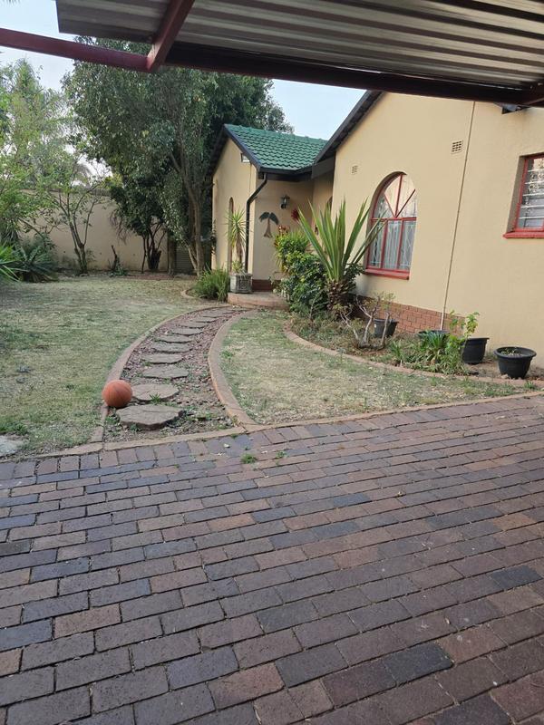 To Let 4 Bedroom Property for Rent in Glen Marais Gauteng