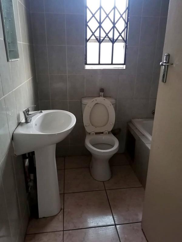 2 Bedroom Property for Sale in Bram Fischerville Gauteng