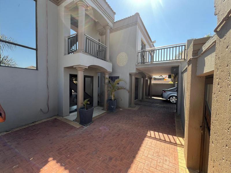 5 Bedroom Property for Sale in Alveda Park Gauteng