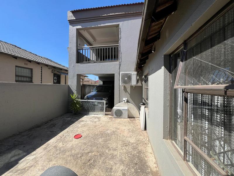 5 Bedroom Property for Sale in Alveda Park Gauteng