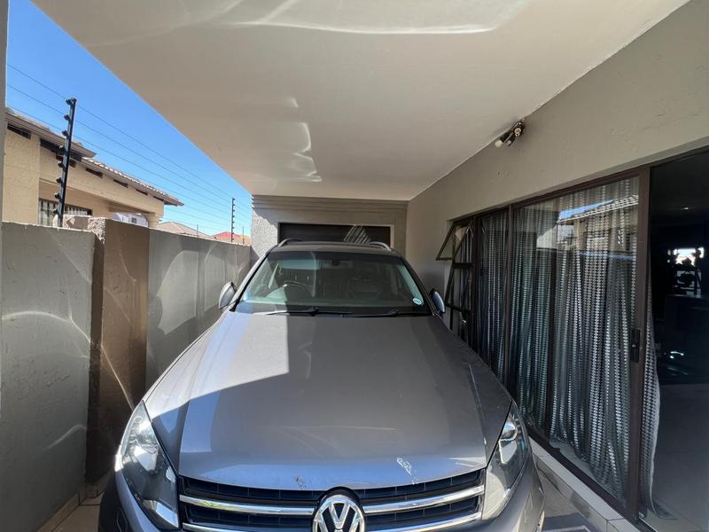 5 Bedroom Property for Sale in Alveda Park Gauteng