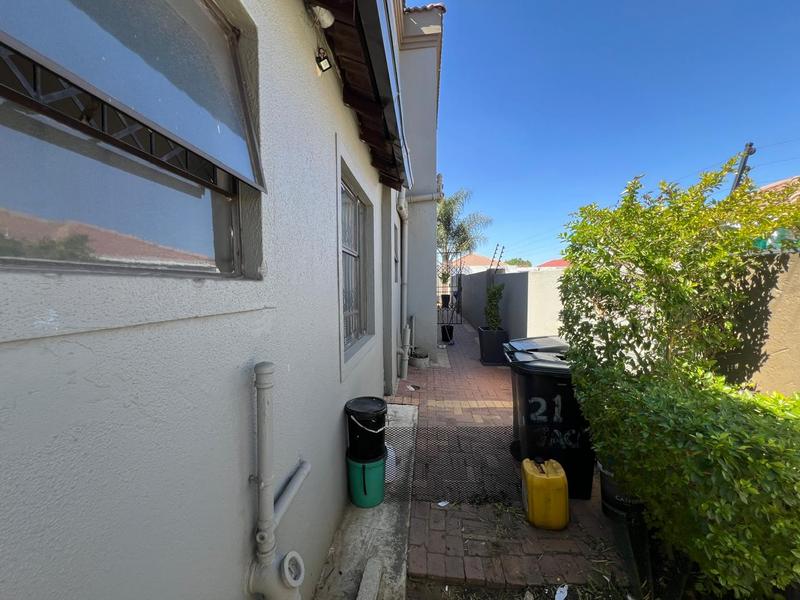 5 Bedroom Property for Sale in Alveda Park Gauteng