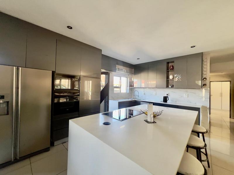 5 Bedroom Property for Sale in Alveda Park Gauteng