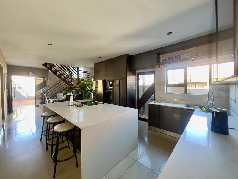 5 Bedroom Property for Sale in Alveda Park Gauteng