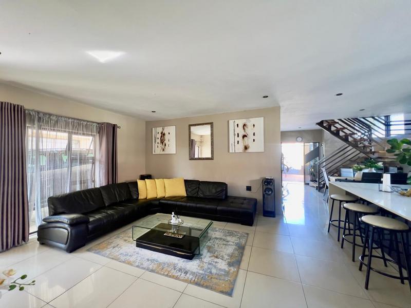 5 Bedroom Property for Sale in Alveda Park Gauteng
