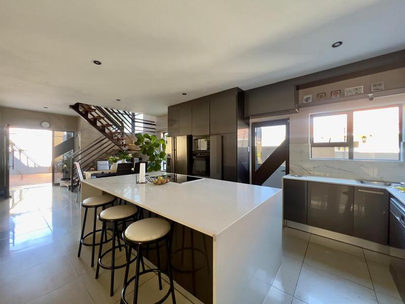 5 Bedroom Property for Sale in Alveda Park Gauteng