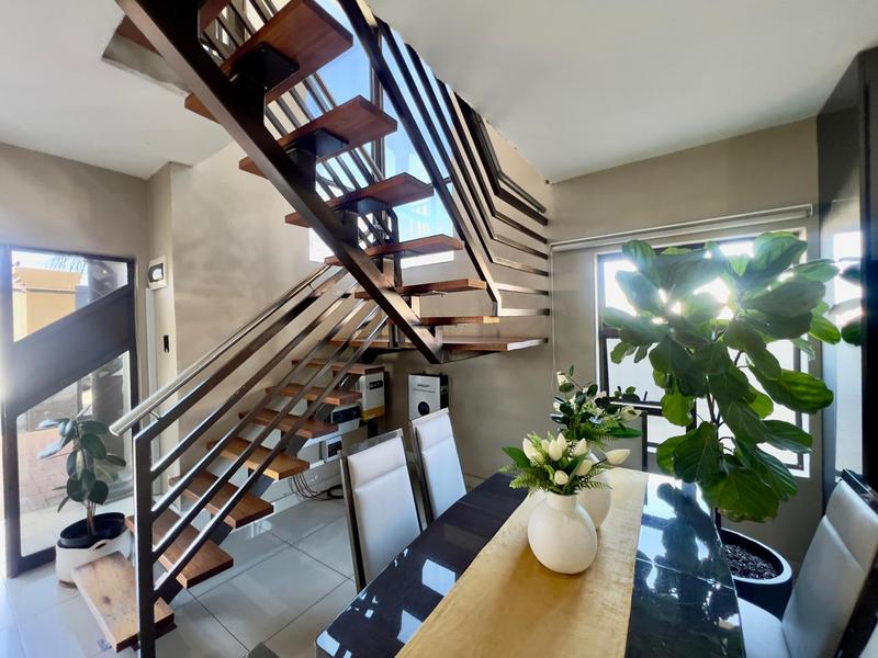 5 Bedroom Property for Sale in Alveda Park Gauteng