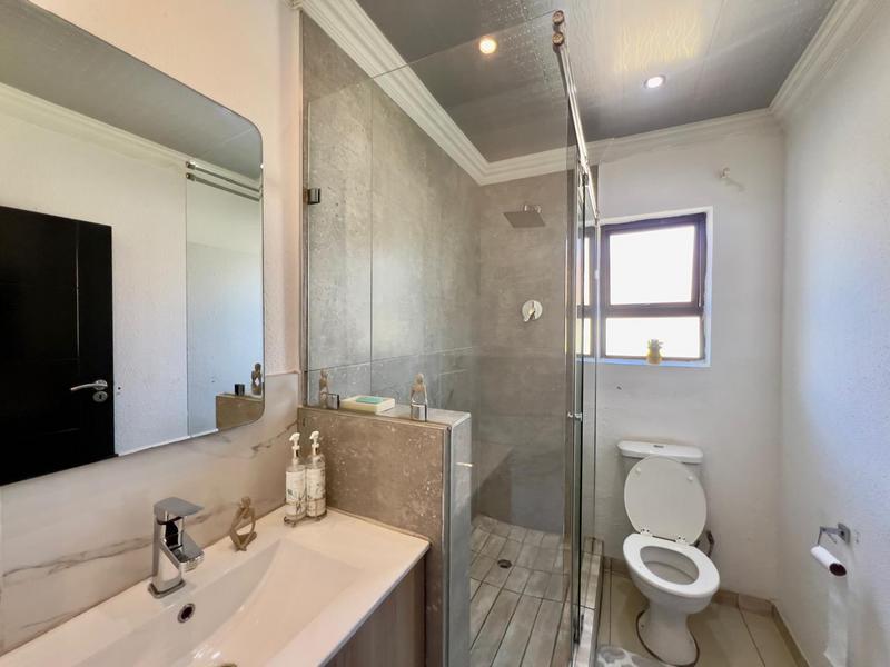 5 Bedroom Property for Sale in Alveda Park Gauteng