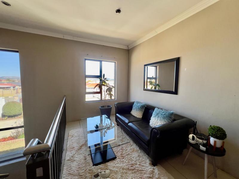 5 Bedroom Property for Sale in Alveda Park Gauteng