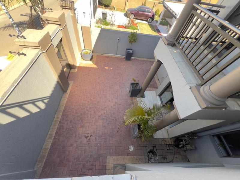 5 Bedroom Property for Sale in Alveda Park Gauteng