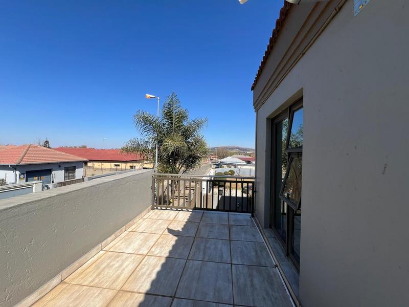 5 Bedroom Property for Sale in Alveda Park Gauteng