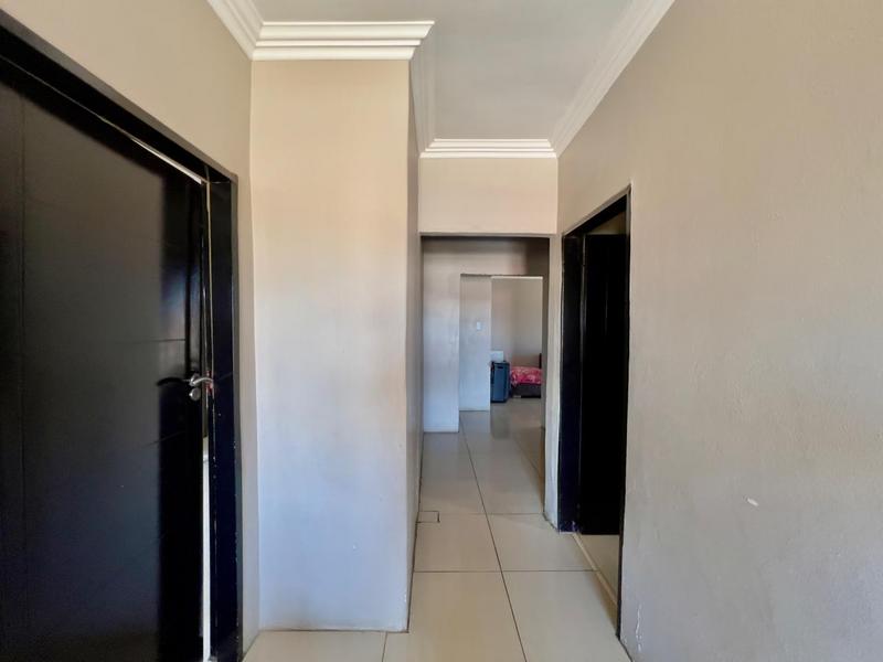 5 Bedroom Property for Sale in Alveda Park Gauteng