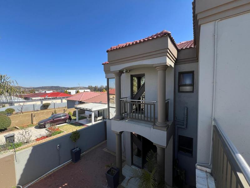 5 Bedroom Property for Sale in Alveda Park Gauteng