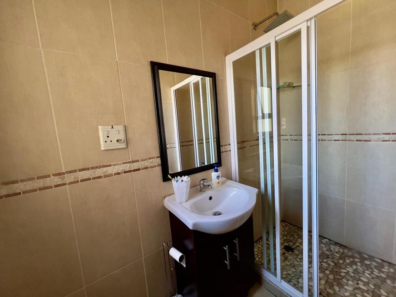 5 Bedroom Property for Sale in Alveda Park Gauteng