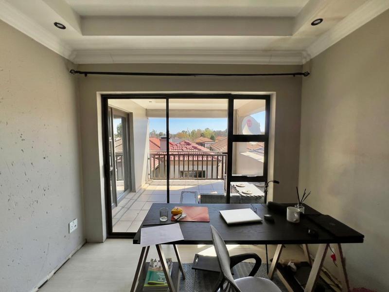 5 Bedroom Property for Sale in Alveda Park Gauteng