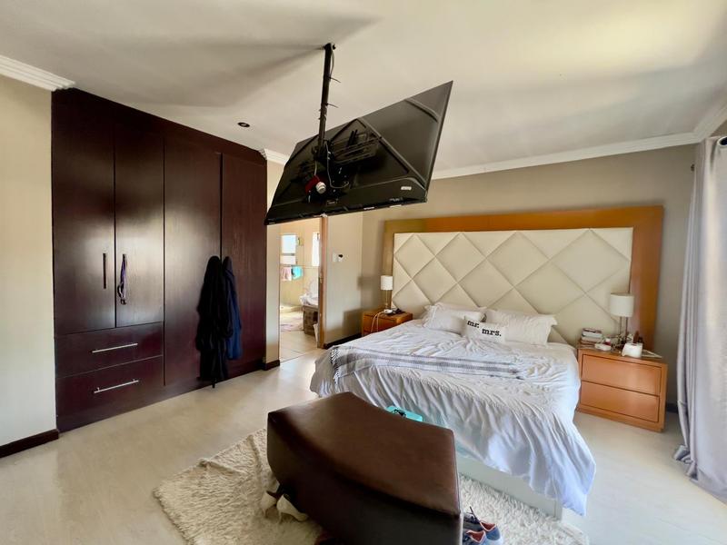 5 Bedroom Property for Sale in Alveda Park Gauteng