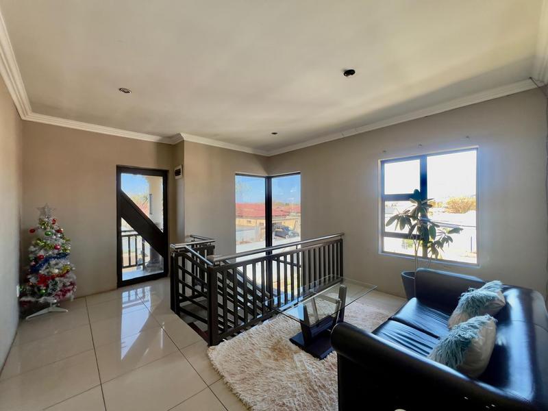 5 Bedroom Property for Sale in Alveda Park Gauteng