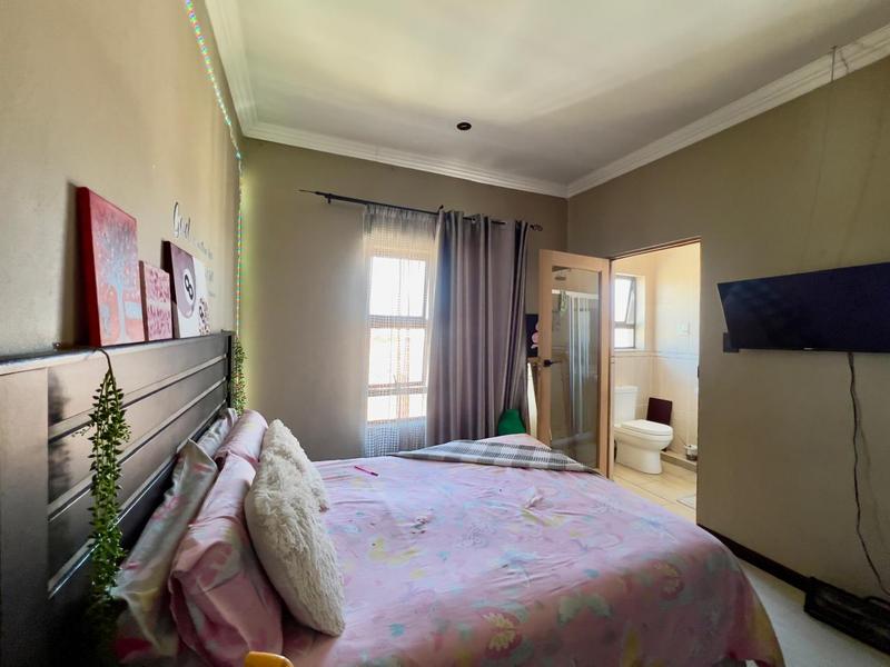 5 Bedroom Property for Sale in Alveda Park Gauteng