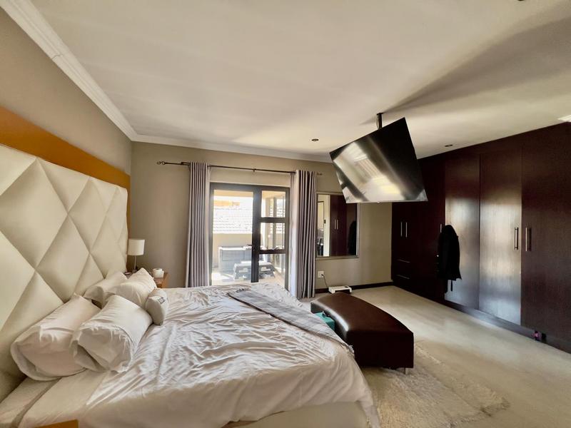 5 Bedroom Property for Sale in Alveda Park Gauteng