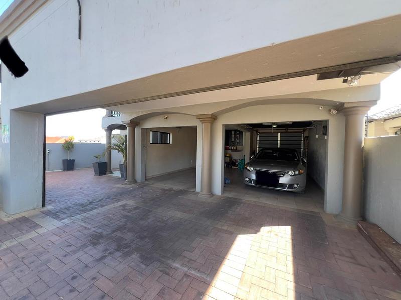 5 Bedroom Property for Sale in Alveda Park Gauteng