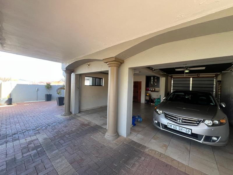 5 Bedroom Property for Sale in Alveda Park Gauteng