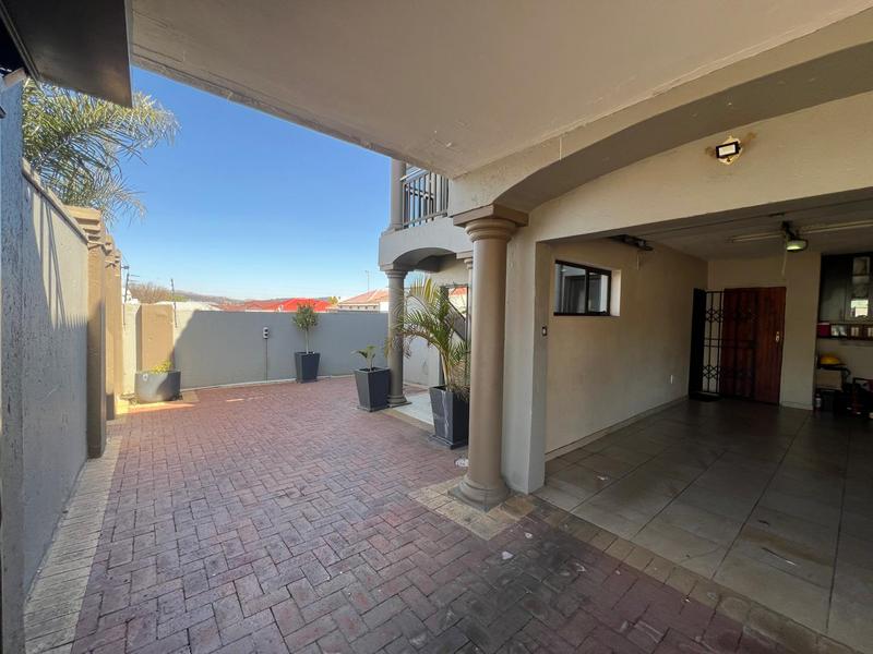 5 Bedroom Property for Sale in Alveda Park Gauteng