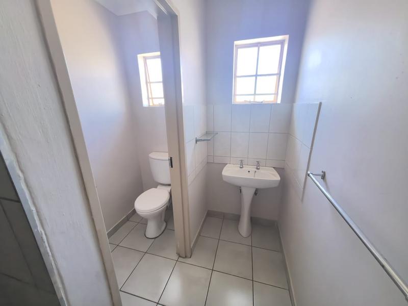 To Let 1 Bedroom Property for Rent in Edenvale Gauteng