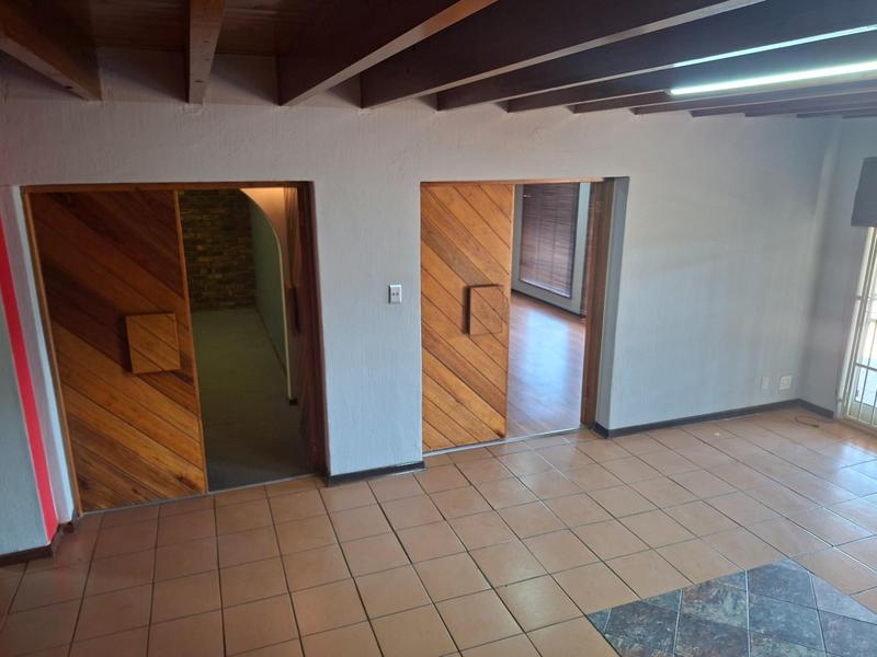 To Let Commercial Property for Rent in Doornkloof Gauteng
