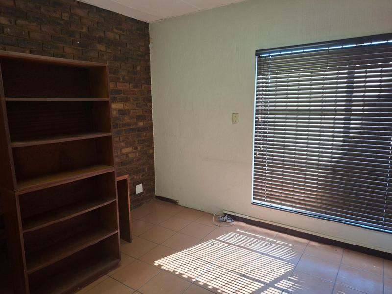 To Let Commercial Property for Rent in Doornkloof Gauteng