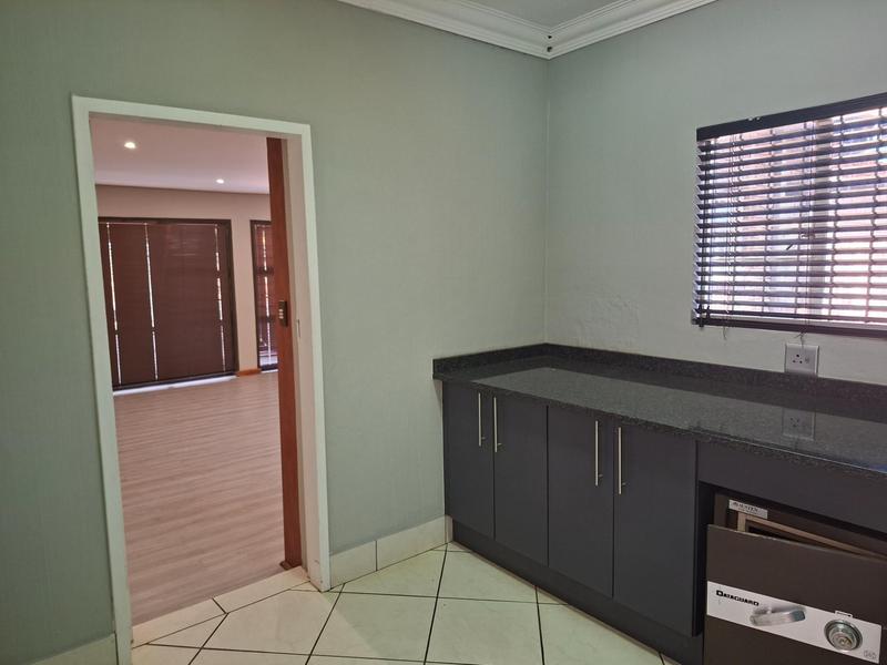 To Let Commercial Property for Rent in Doornkloof Gauteng