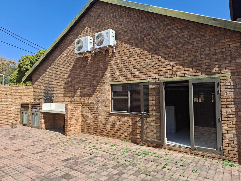 To Let Commercial Property for Rent in Doornkloof Gauteng