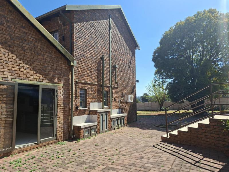 To Let Commercial Property for Rent in Doornkloof Gauteng