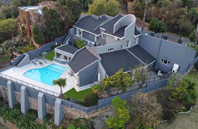 5 Bedroom Property for Sale in Glenvista Gauteng