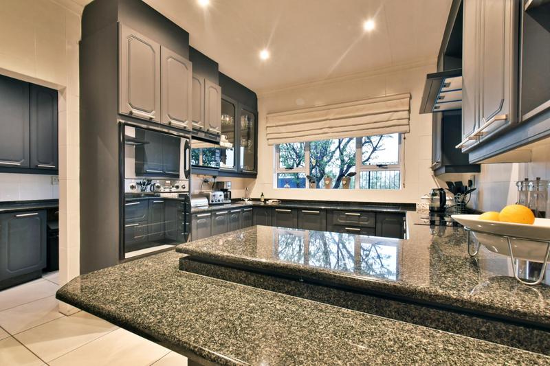 5 Bedroom Property for Sale in Glenvista Gauteng