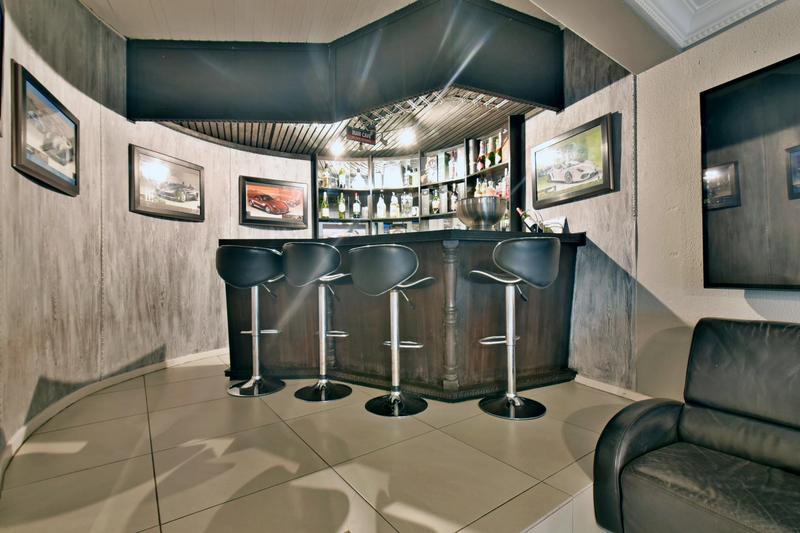 5 Bedroom Property for Sale in Glenvista Gauteng
