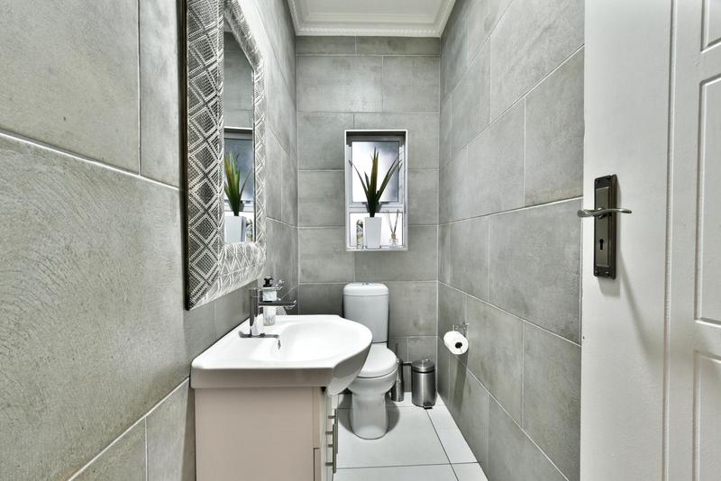 5 Bedroom Property for Sale in Glenvista Gauteng