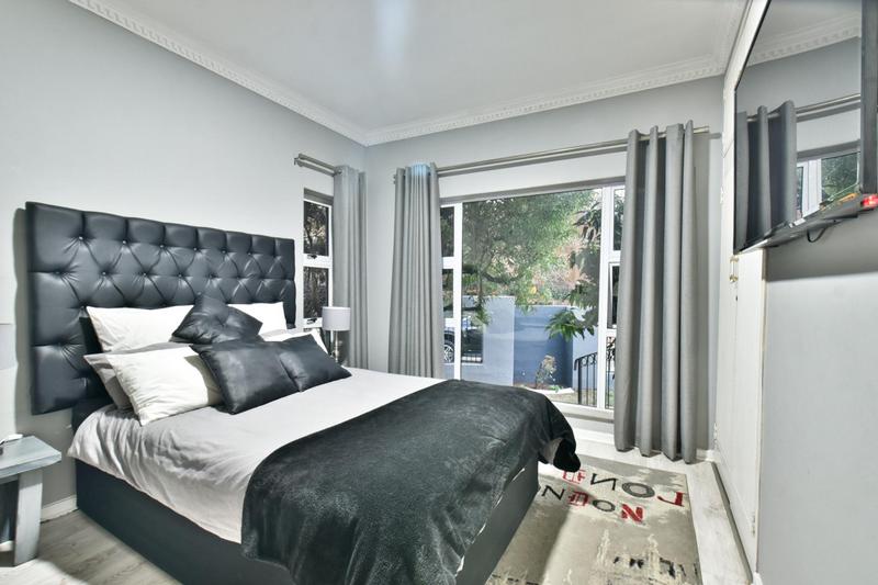 5 Bedroom Property for Sale in Glenvista Gauteng