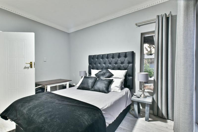 5 Bedroom Property for Sale in Glenvista Gauteng