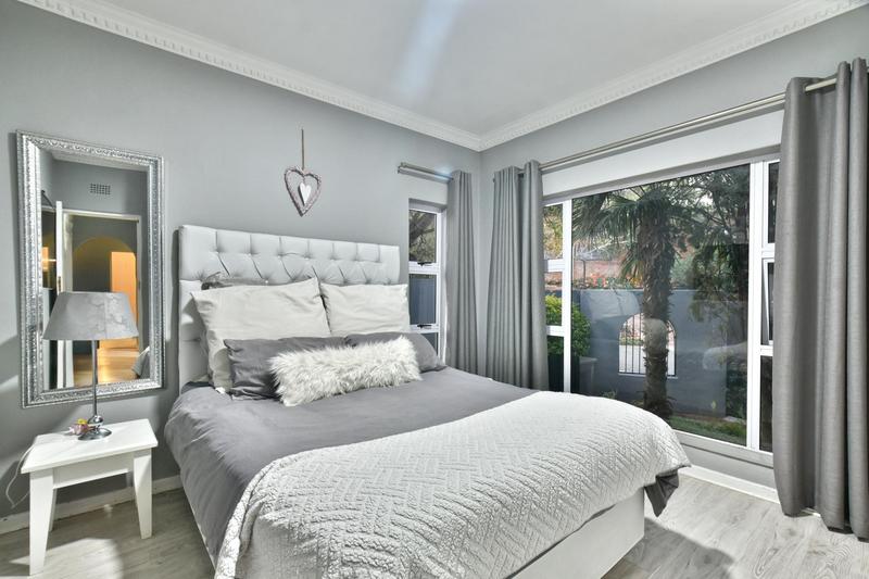 5 Bedroom Property for Sale in Glenvista Gauteng