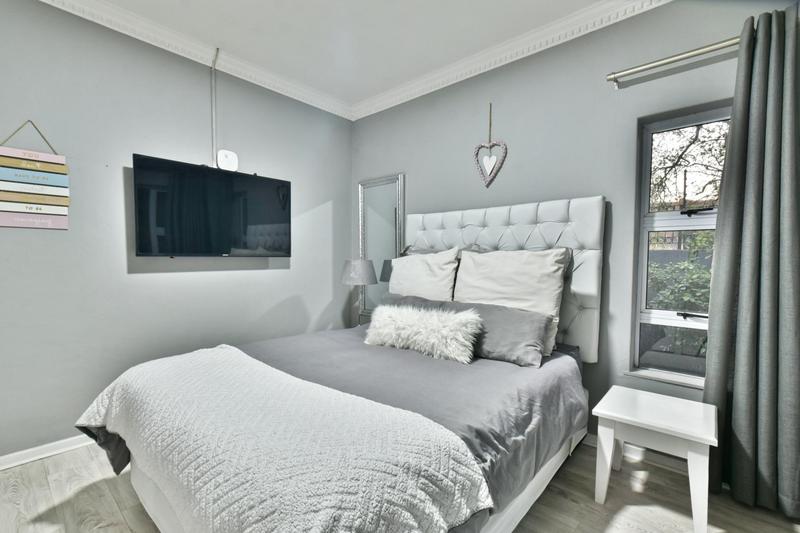 5 Bedroom Property for Sale in Glenvista Gauteng